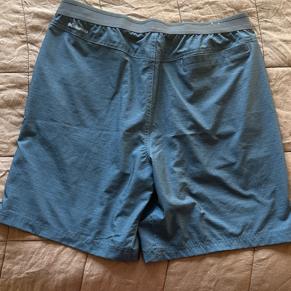 Columbia Gray and Blue Mesh-Lined Shorts - Picture 4 of 7